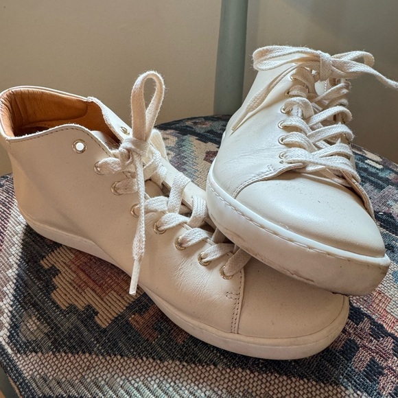 Sezane Cream Leather Sneakers - Picture 4 of 8